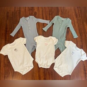 Maison Me - 5 Piece Onsie Luxe Baby Set White Blue Green Bundle Size 6 12 Months